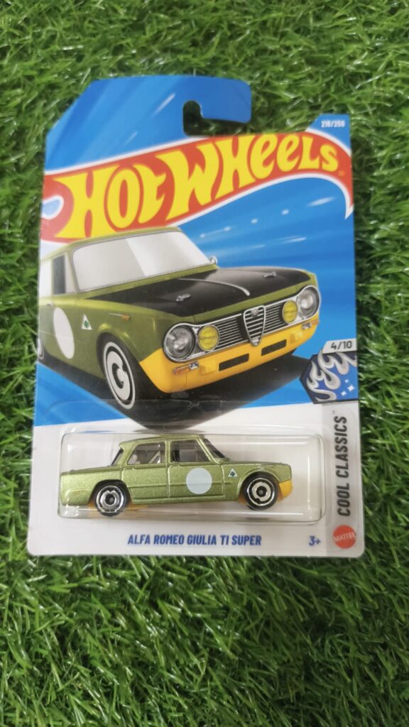 Hot Wheels Alpha Romeo Giulia Ti Super (Green)